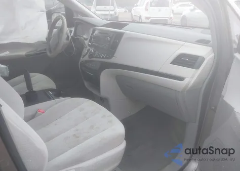 2014 Toyota Sienna Le V6 8 Passenger z USA, uszkodzony, nr VIN 5TDKK3DC4ES477253